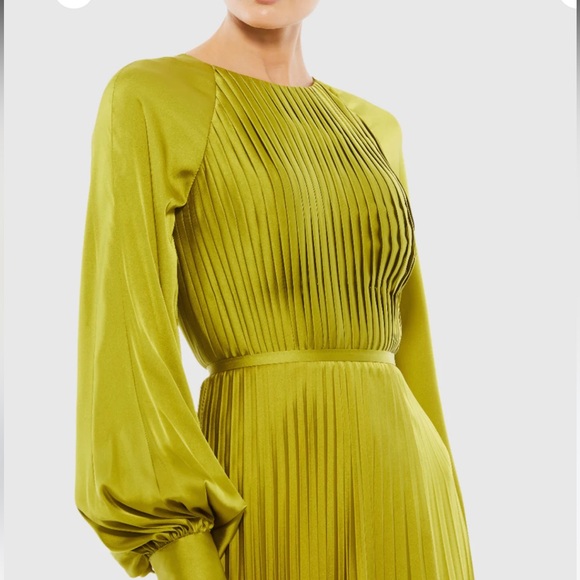 Mac Duggal Green Pleated High Neck Raglan Long Sleeve Side Slit Gown in apple - Picture 3 of 8